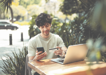 Met de Europese digitale portemonnee kun je straks je identiteit bewijzen met je smartphone