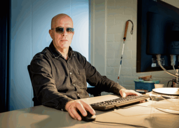 Slechtziende Tjidde (59): ‘Ik werk door tot mijn pensioen.’