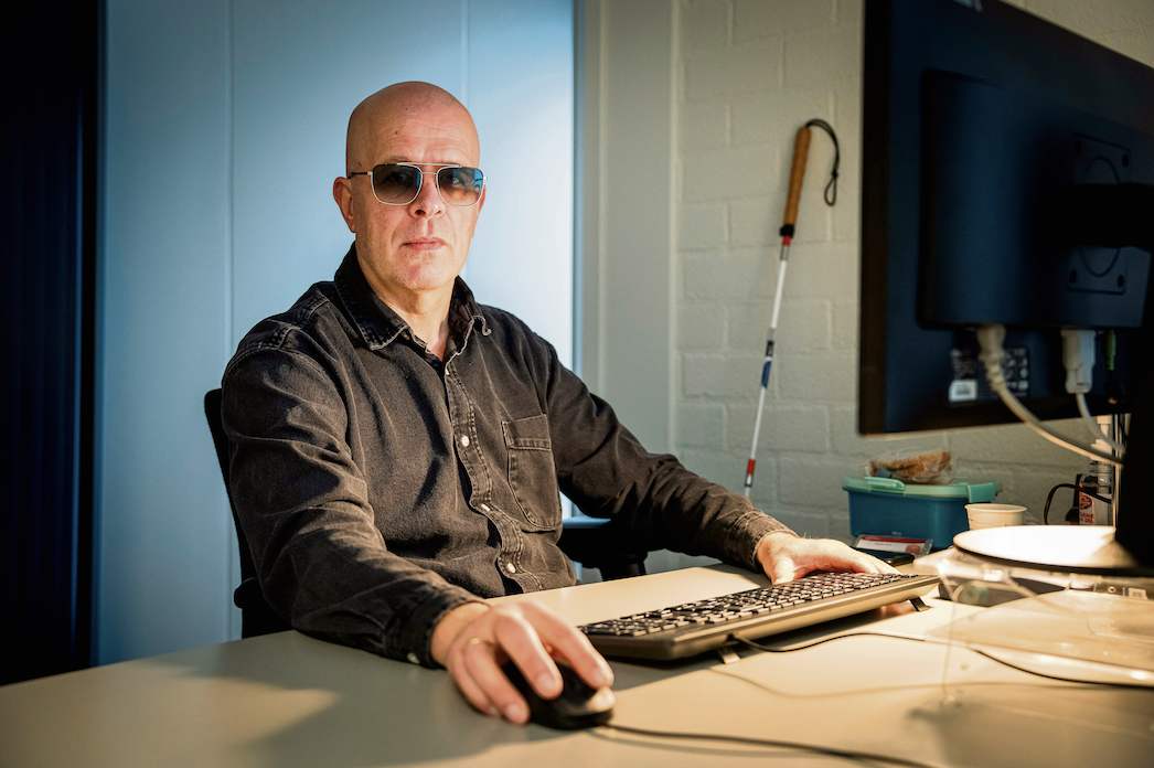 Slechtziende Tjidde (59): ‘Ik werk door tot mijn pensioen.’