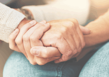 De stille dubbele belasting van werkende mantelzorgers