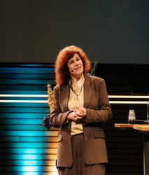 Goede doelen: bruggenbouwers in turbulente tijden